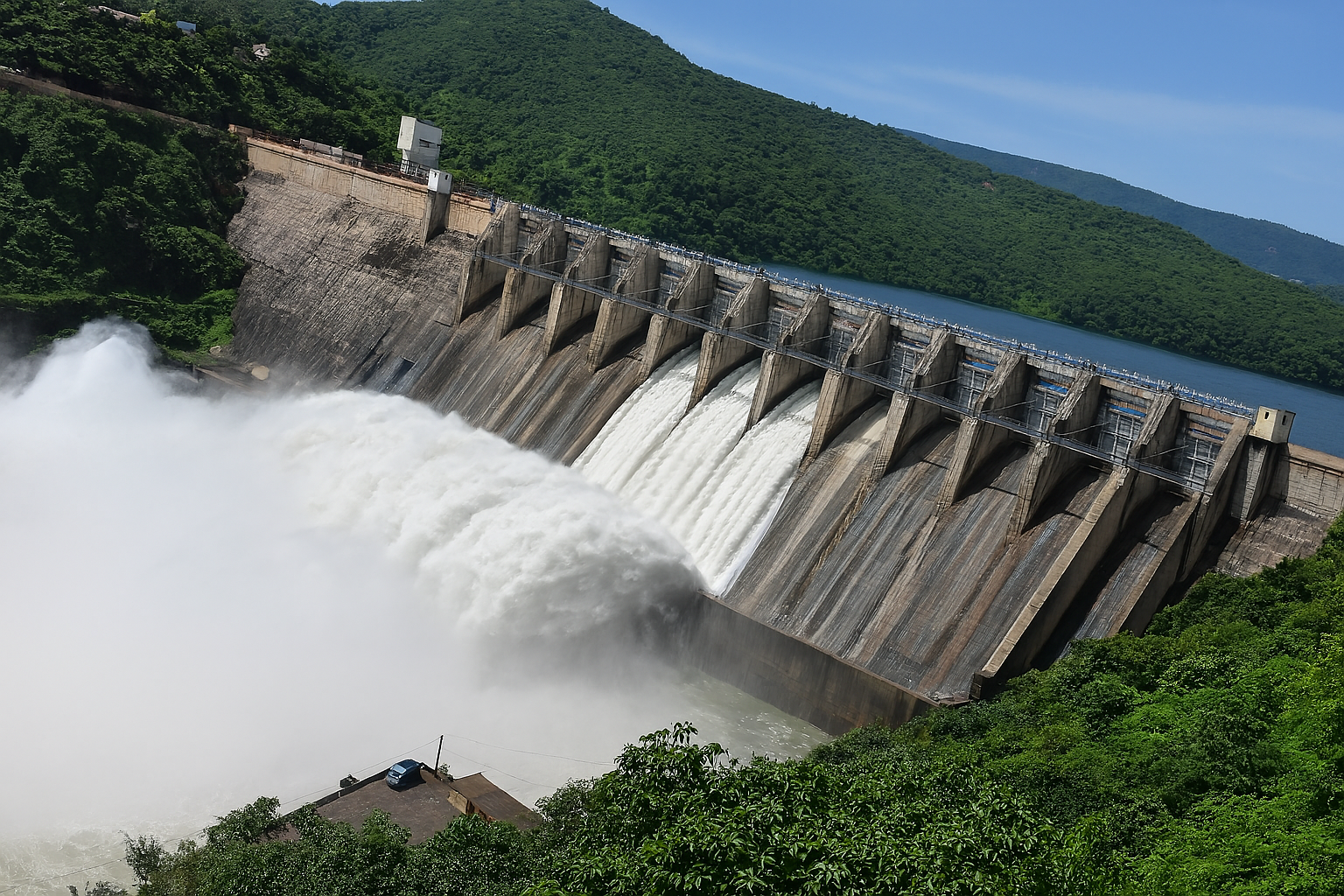 తెలంగాణ ప్రాజెక్టులకు భారీ వరద ఉధృతి  | మూసీ, తుంగభద్ర, శ్రీశైలం, హిమాయత్ సాగర్ నీటిమట్టం పెరుగుతోంది