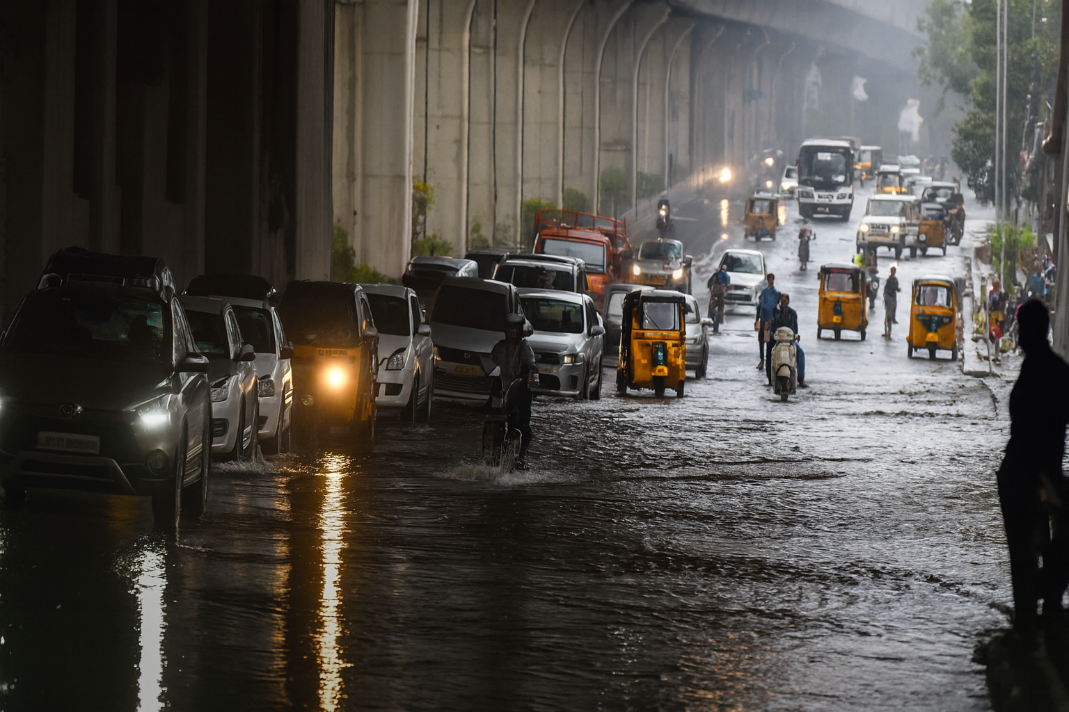 రాష్ట్రంలో భారీ వర్ష సూచన – వాతావరణ శాఖ హెచ్చరిక